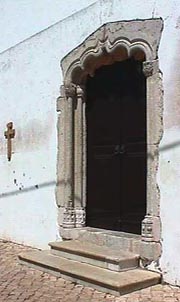 Raposeira church doorway.JPG (17262 bytes)